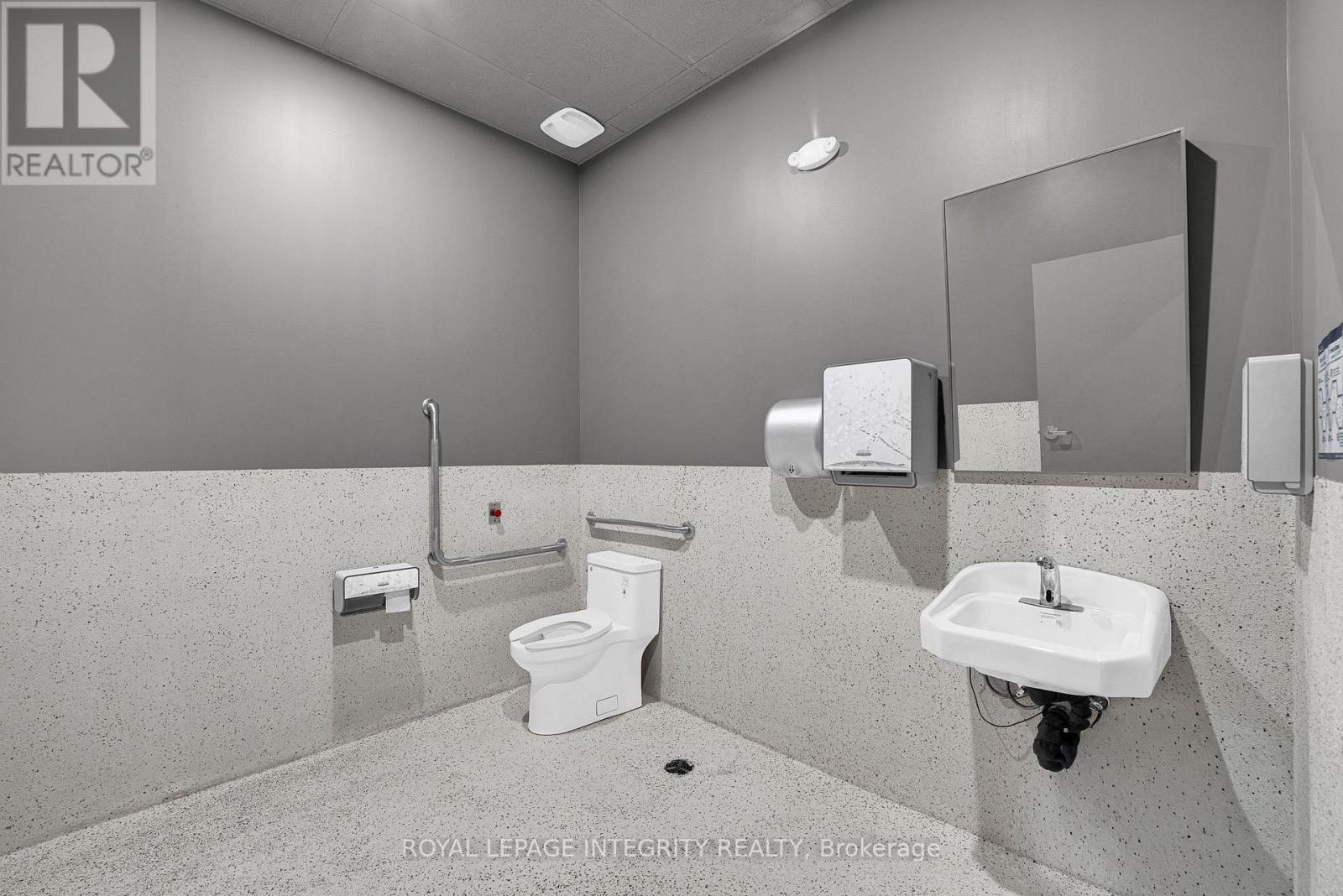F02 - 3940 Innes Road Property Photo 28