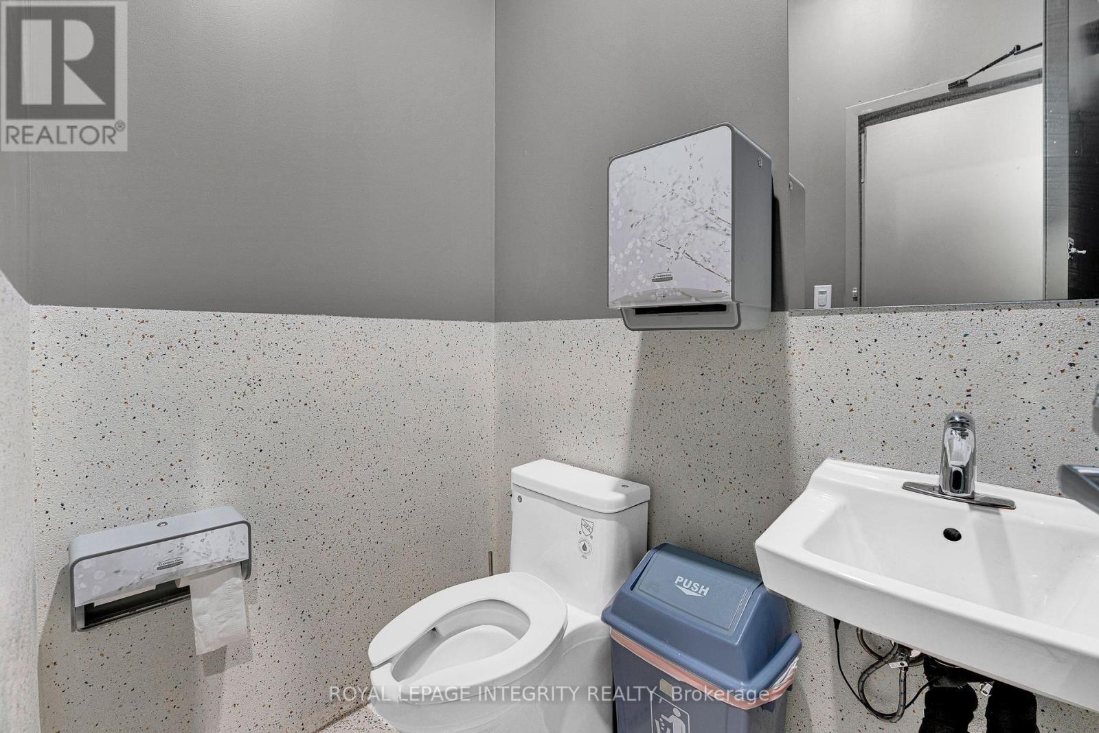 F02 - 3940 Innes Road Property Photo 29