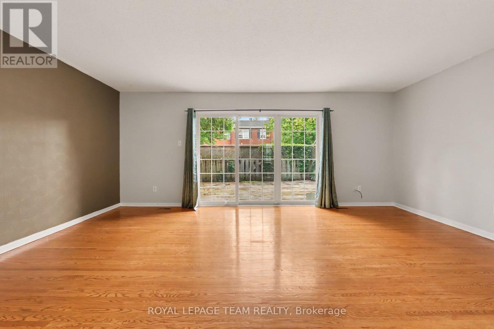 1377 Guthrie Street Property Photo 4