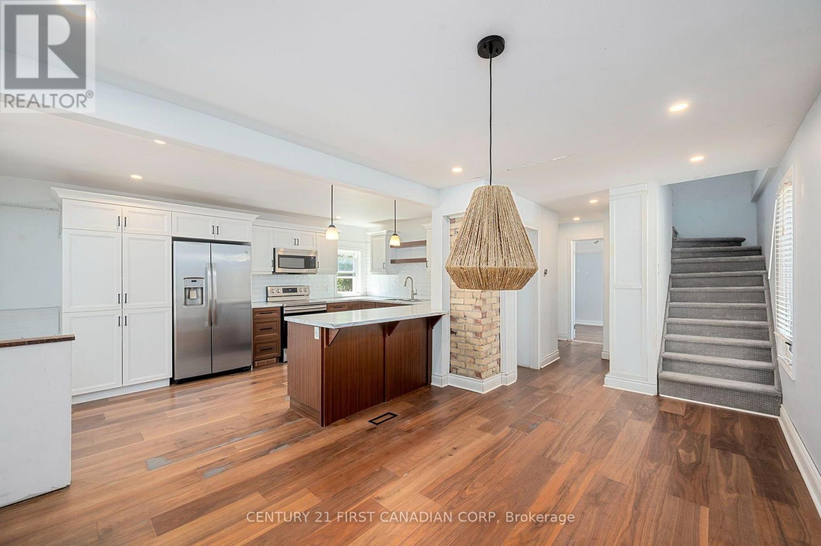229 St Julien Street Property Photo 2
