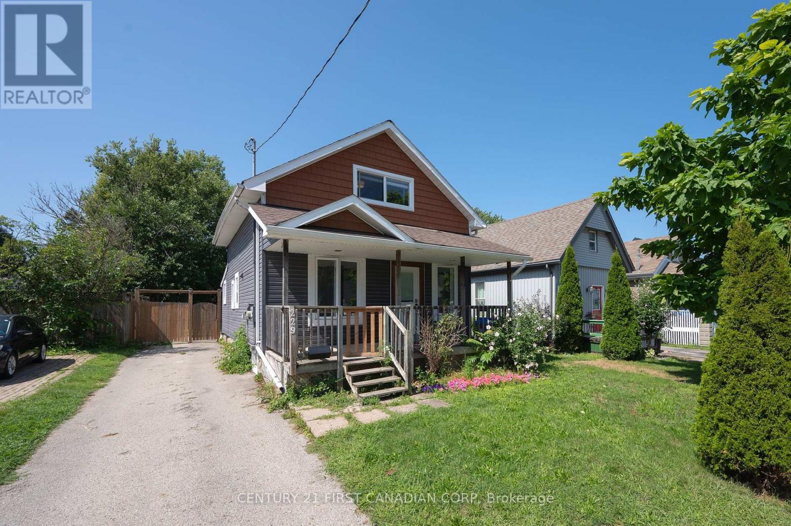 229 St Julien Street Property Photo 3