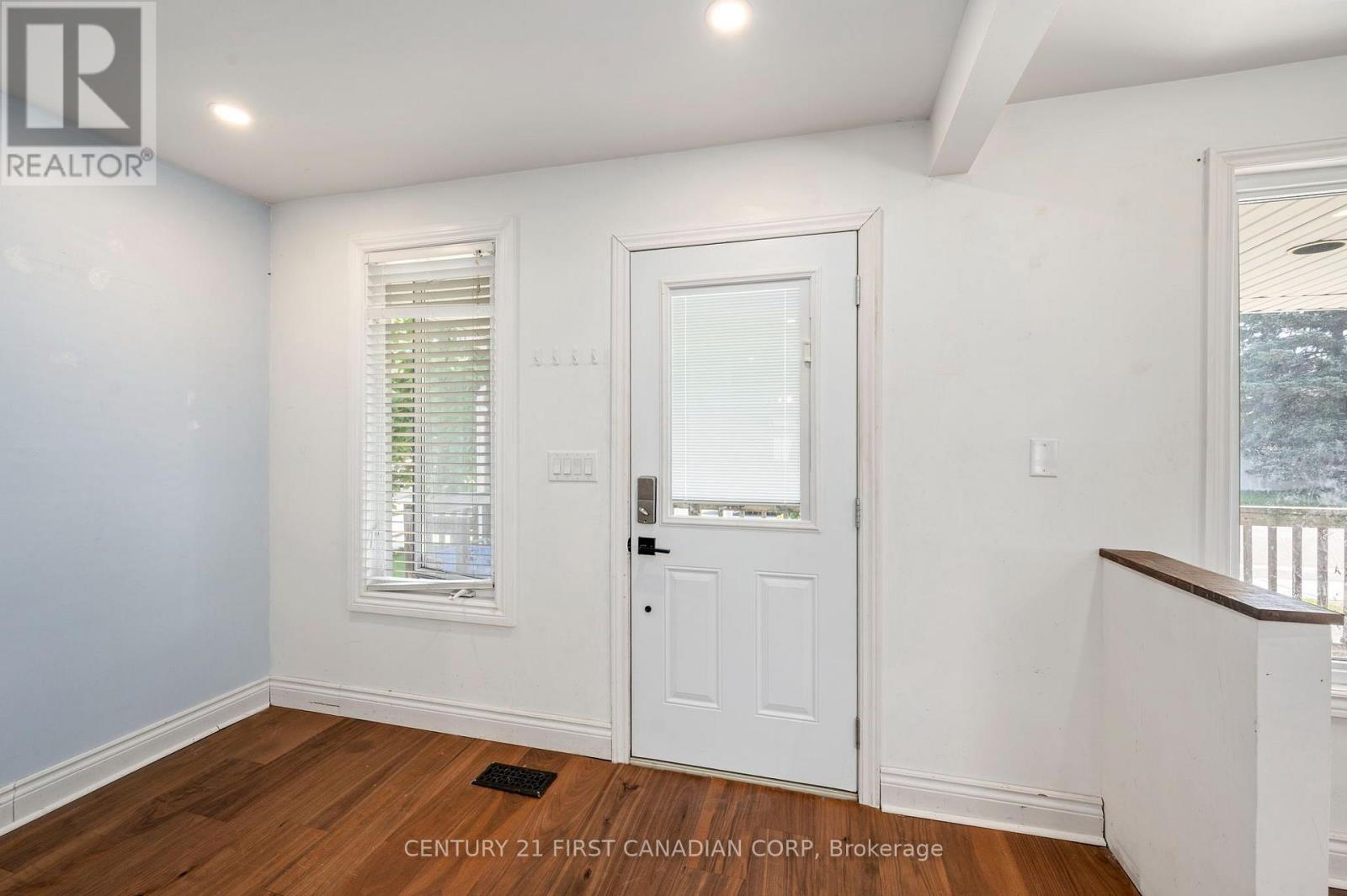 229 St Julien Street Property Photo 6