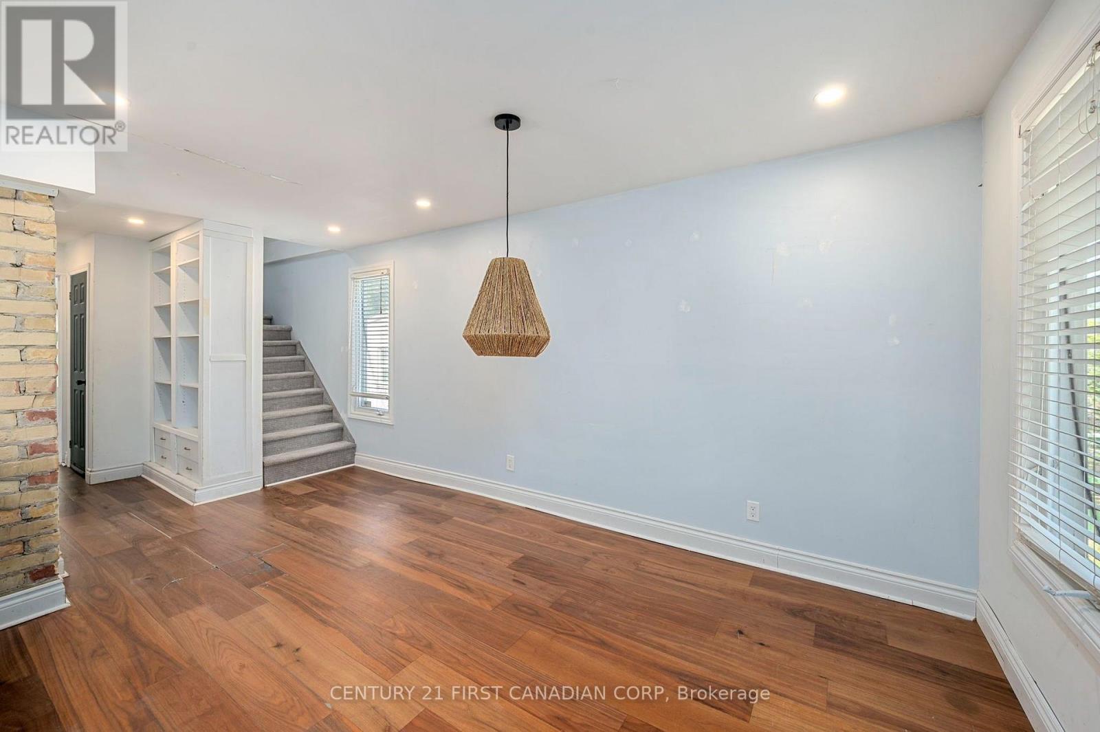 229 St Julien Street Property Photo 7