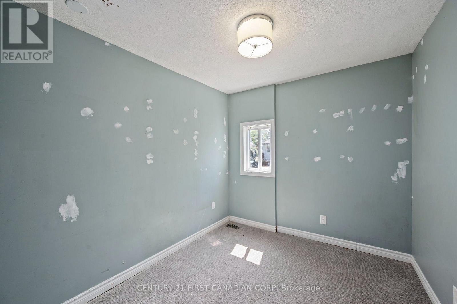 229 St Julien Street Property Photo 10