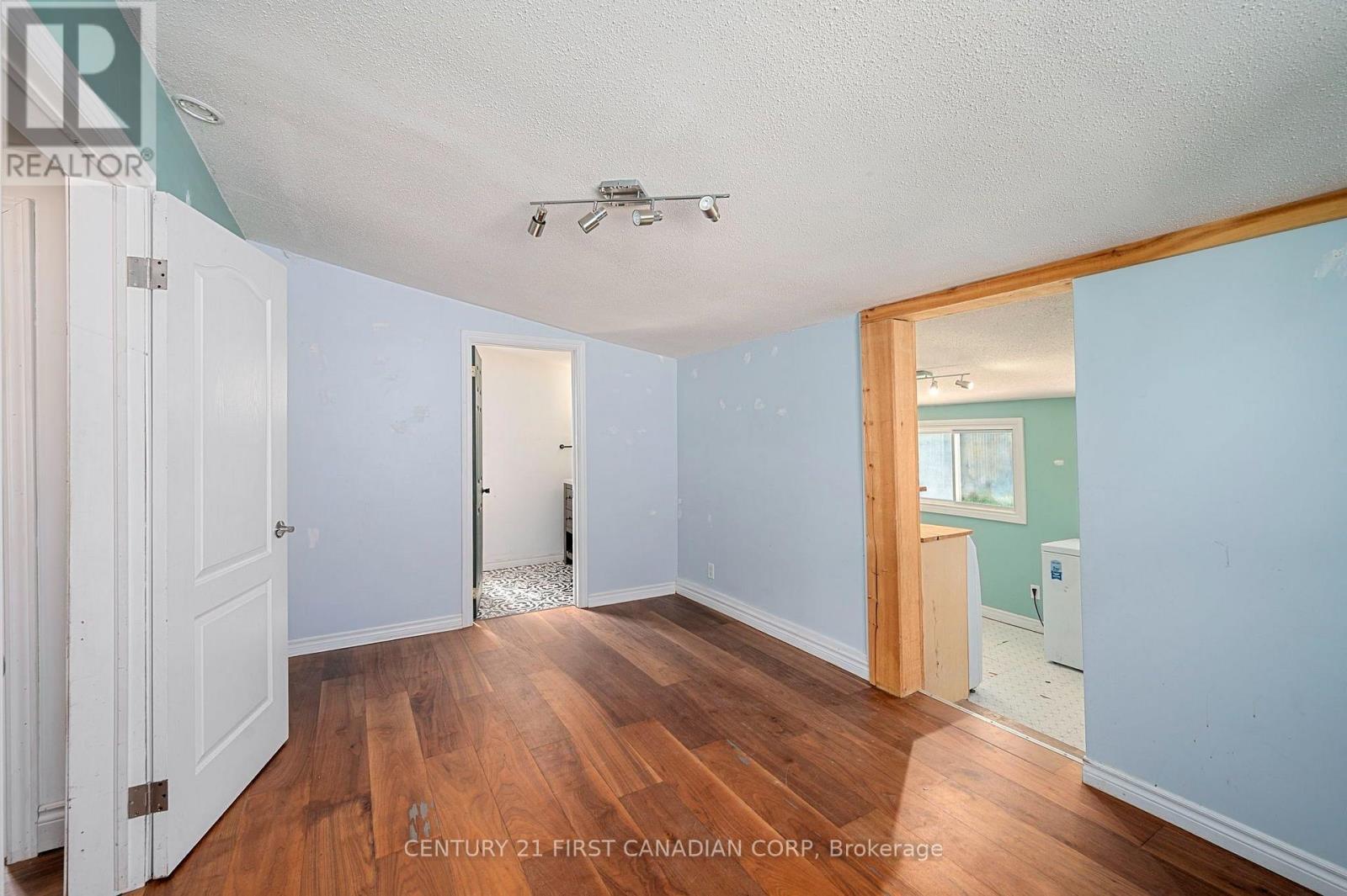 229 St Julien Street Property Photo 11