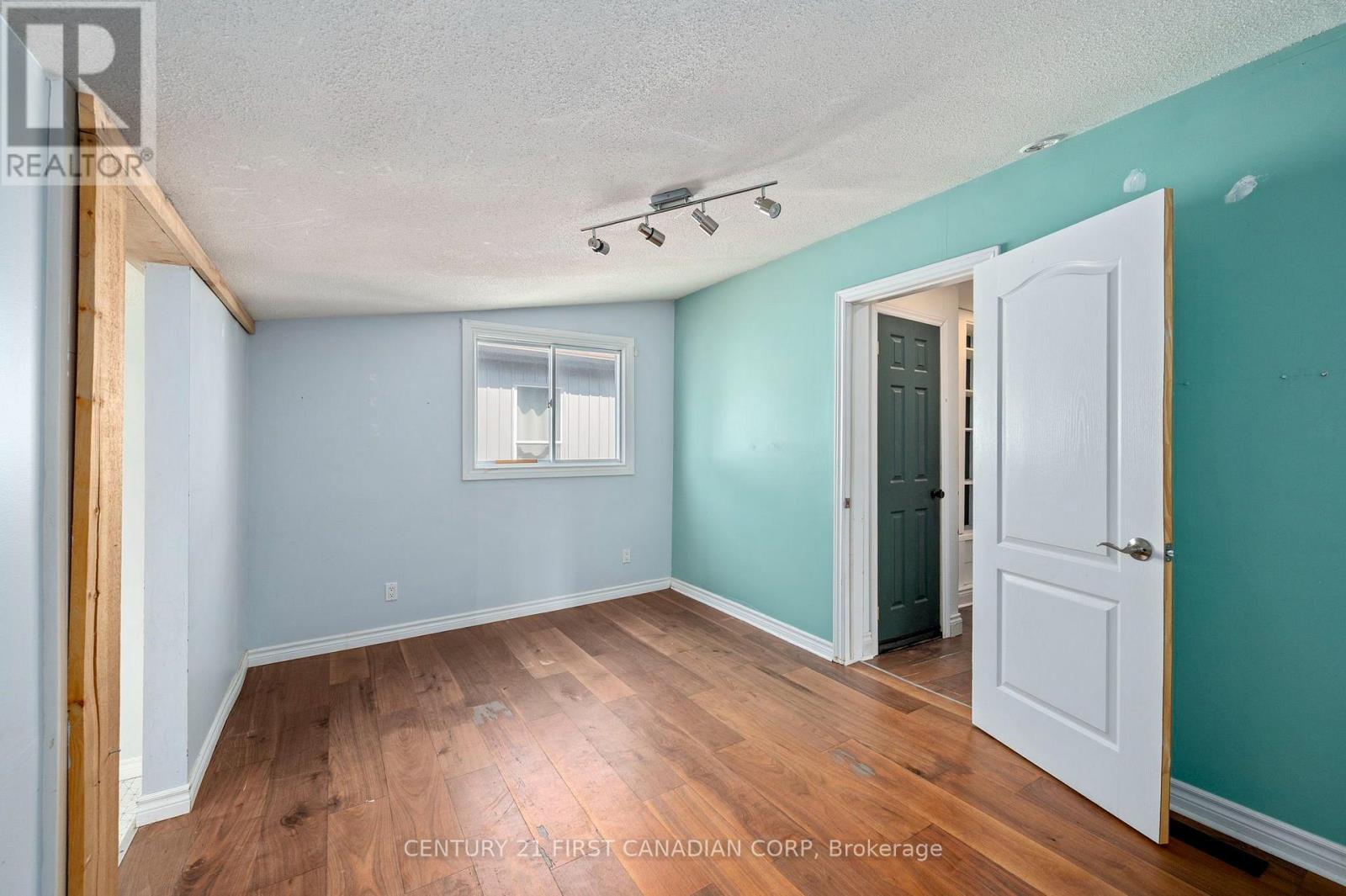 229 St Julien Street Property Photo 12