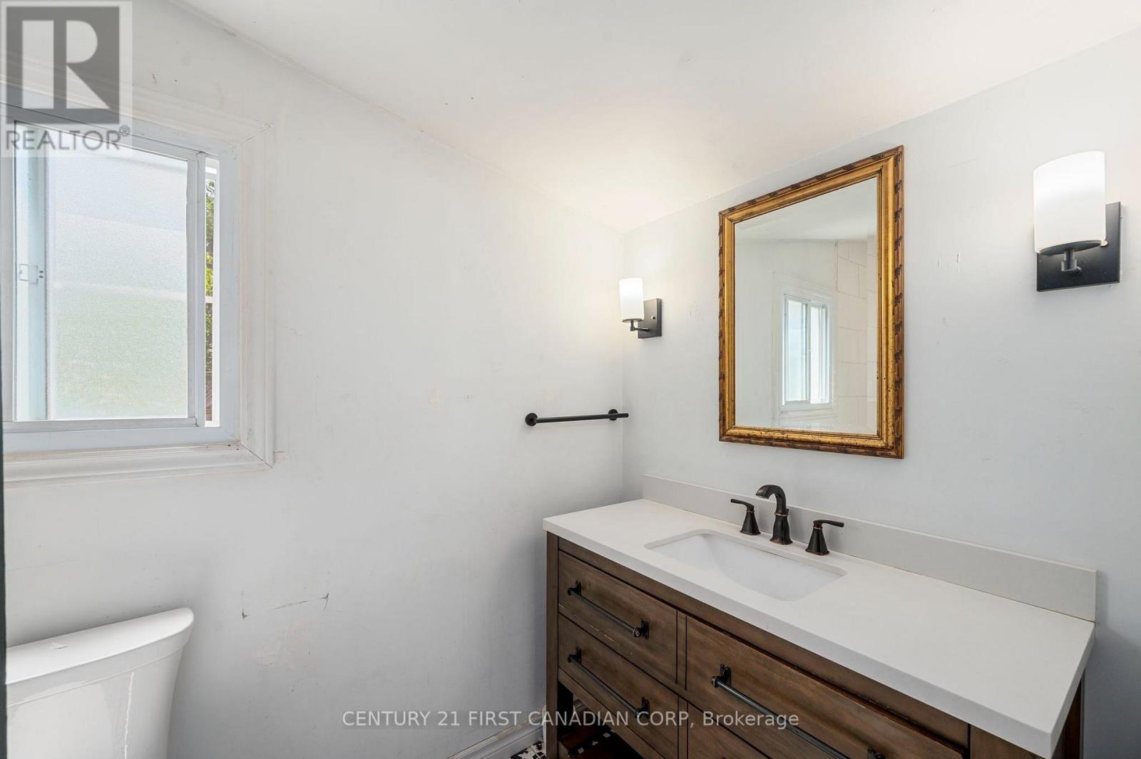 229 St Julien Street Property Photo 13