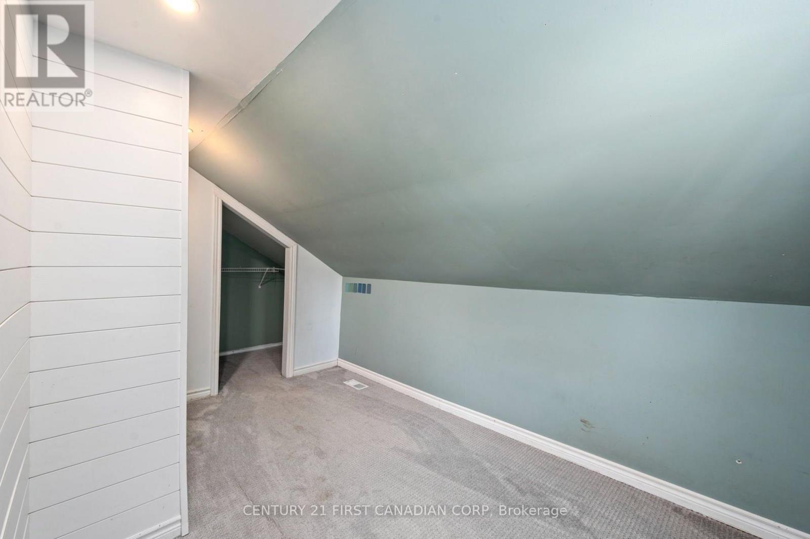229 St Julien Street Property Photo 16