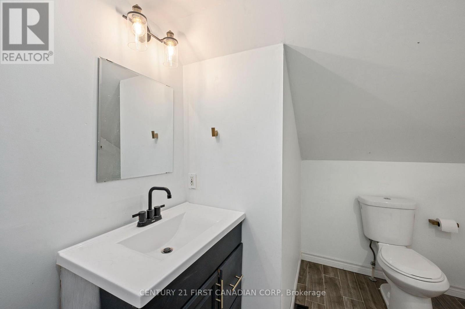 229 St Julien Street Property Photo 18