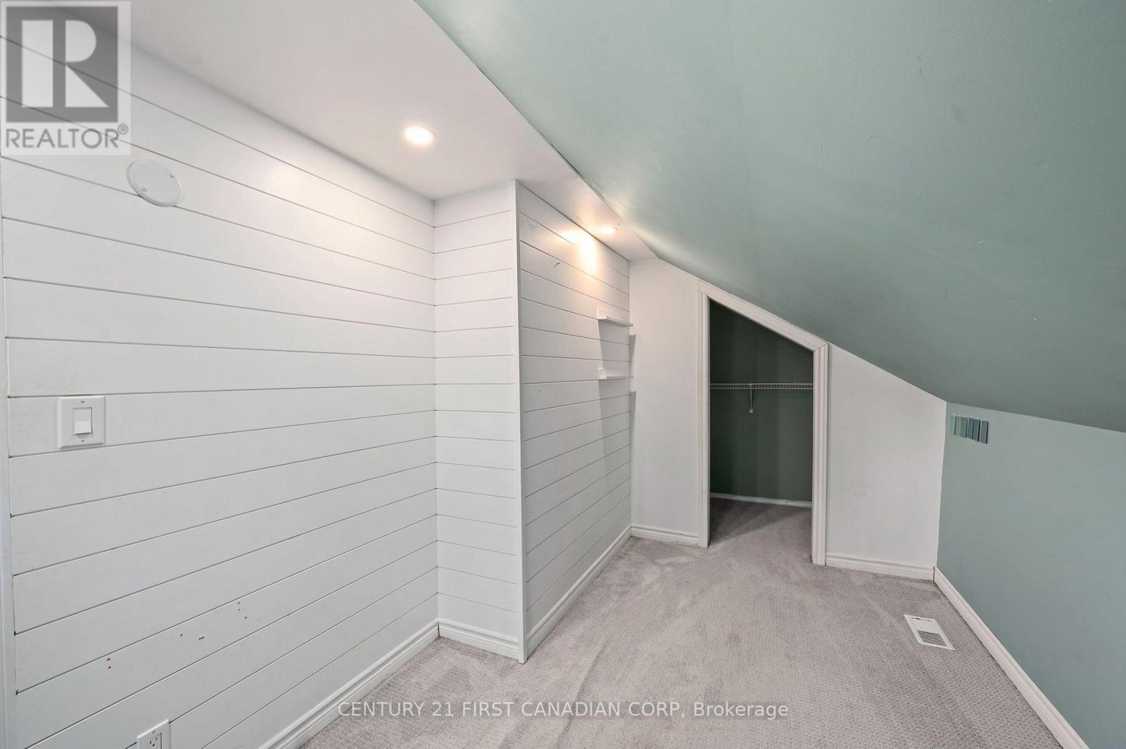 229 St Julien Street Property Photo 21