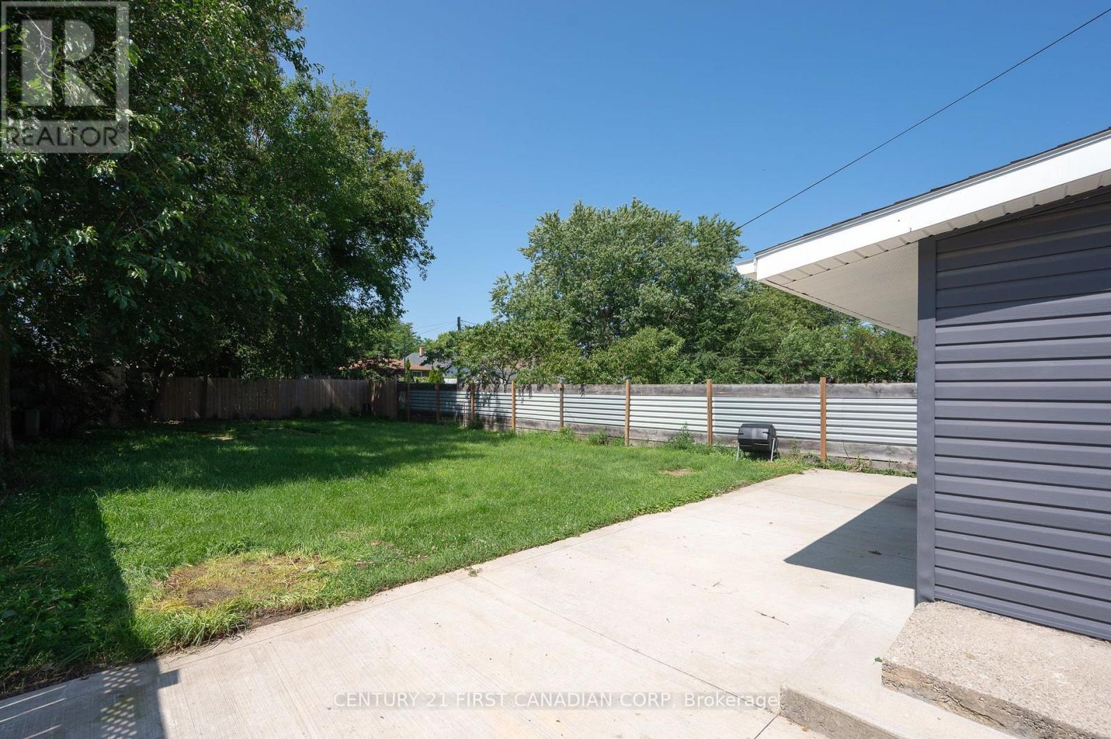 229 St Julien Street Property Photo 22