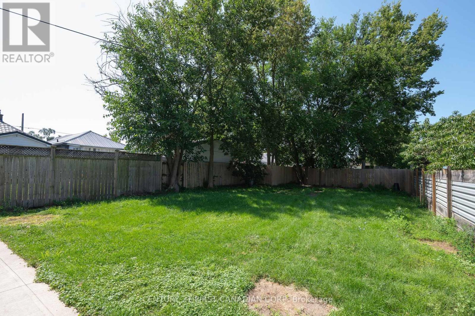 229 St Julien Street Property Photo 25