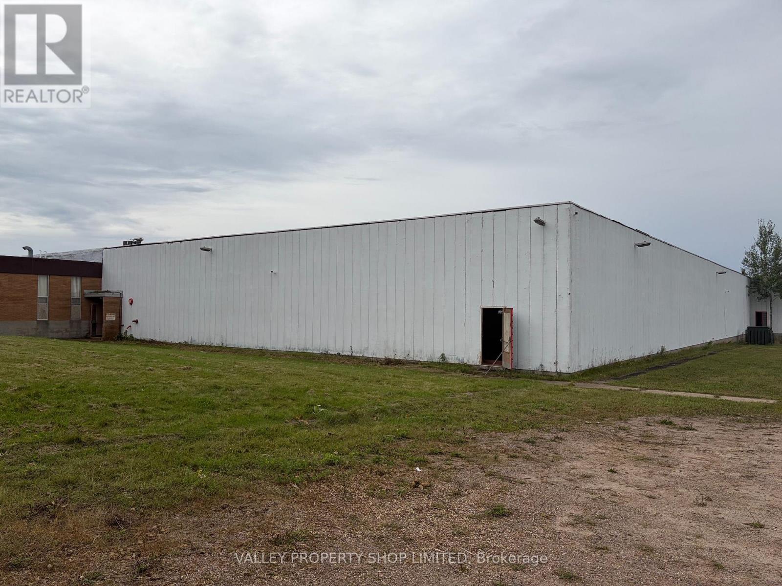 950 Mackay Street Property Photo 4