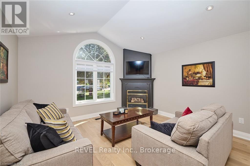 26 Oakridge Boulevard Property Photo 6