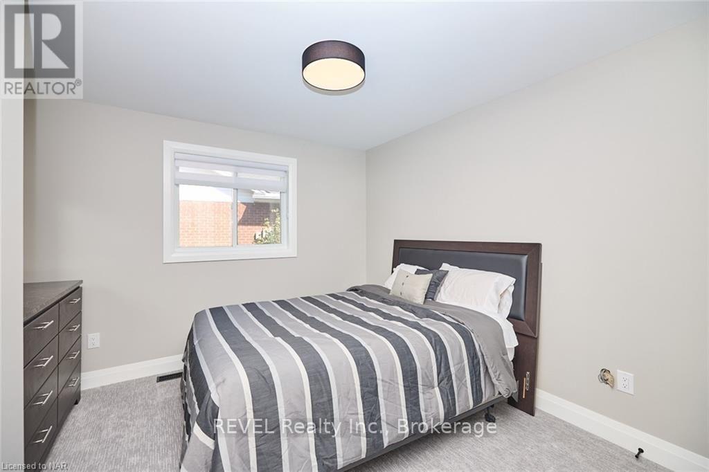 26 Oakridge Boulevard Property Photo 18
