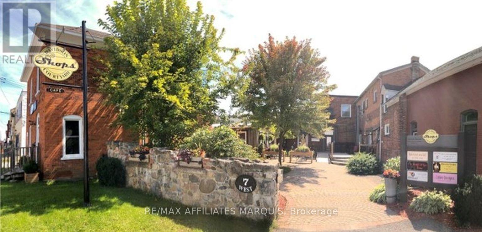 7 Russell Street W Property Photo 2