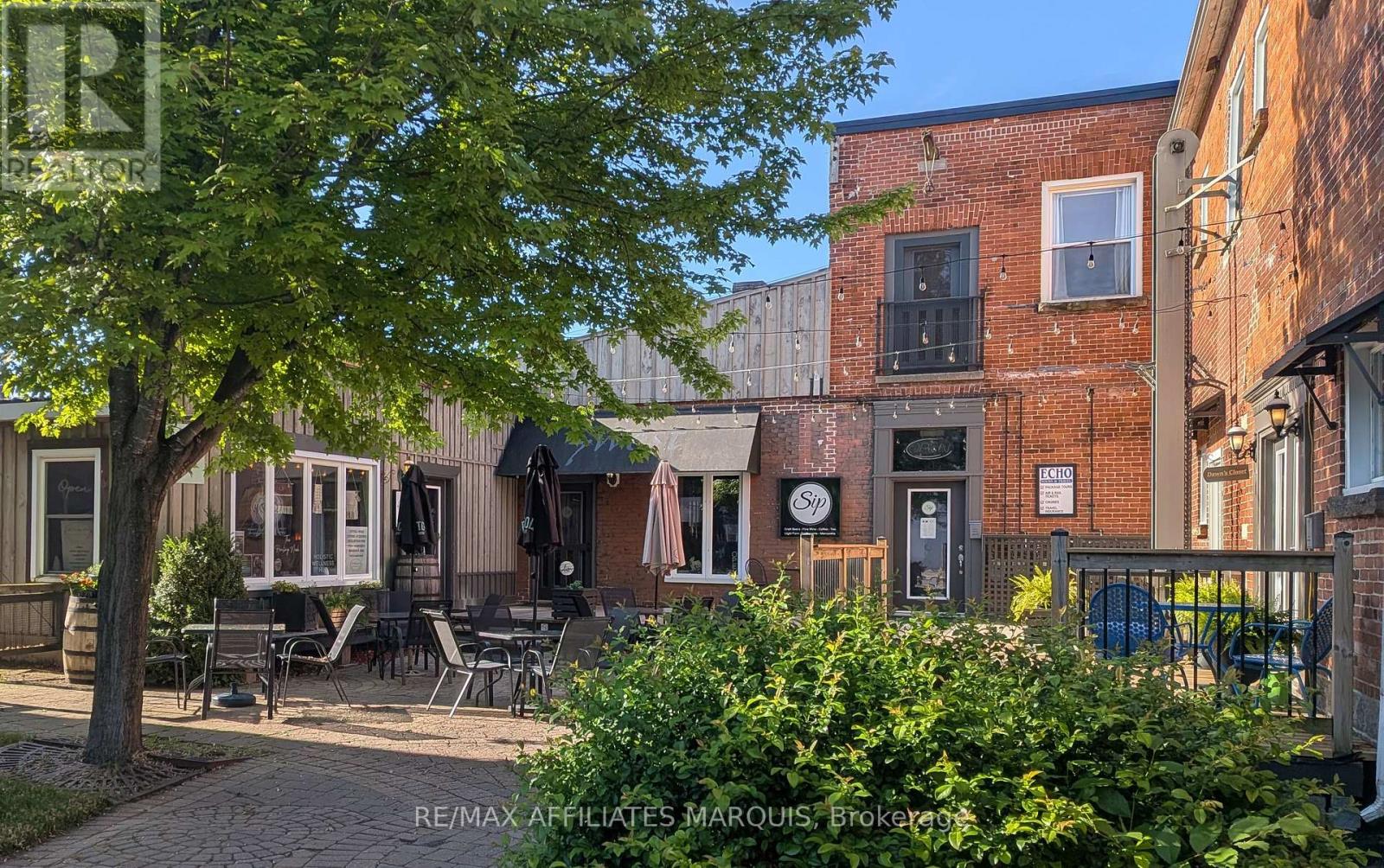 7 Russell Street W Property Photo 7