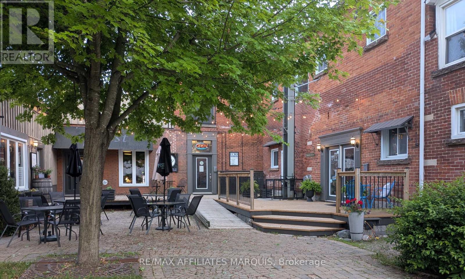 7 Russell Street W Property Photo 8