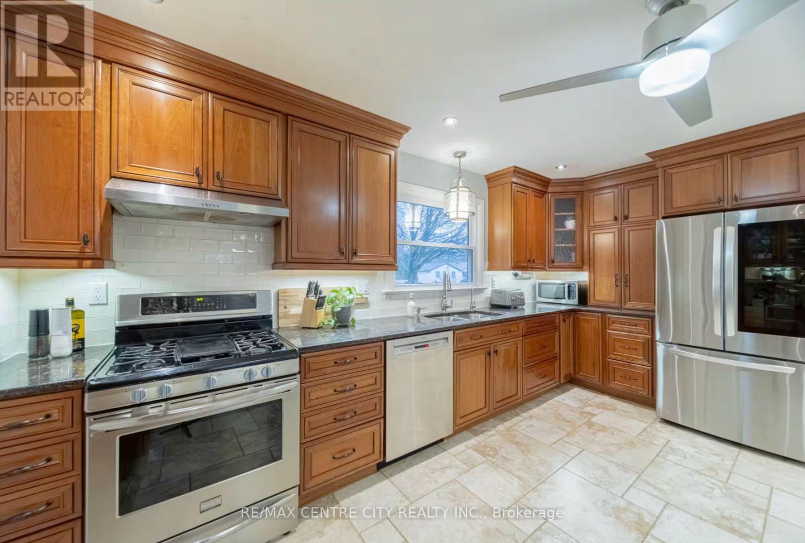 568 Nottinghill Road Property Photo 6