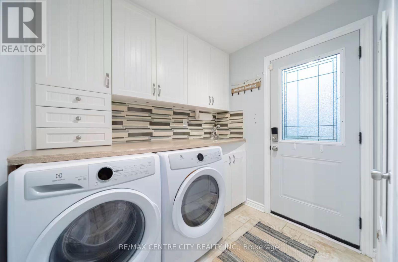 568 Nottinghill Road Property Photo 9