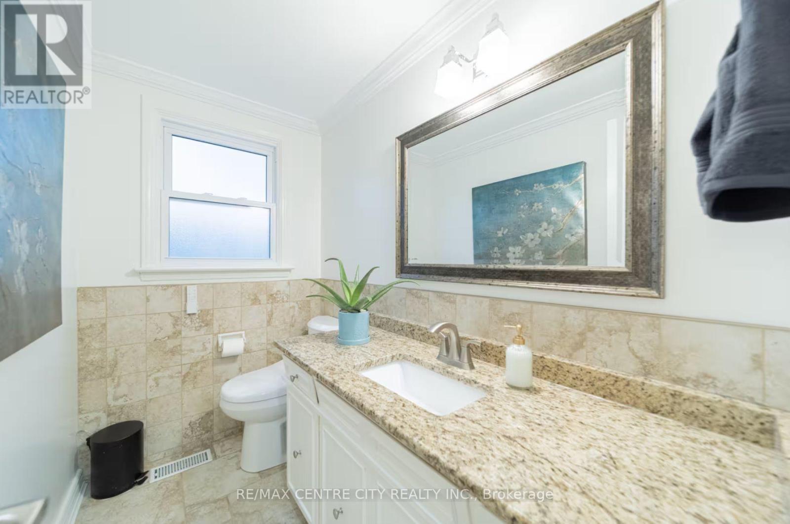 568 Nottinghill Road Property Photo 10