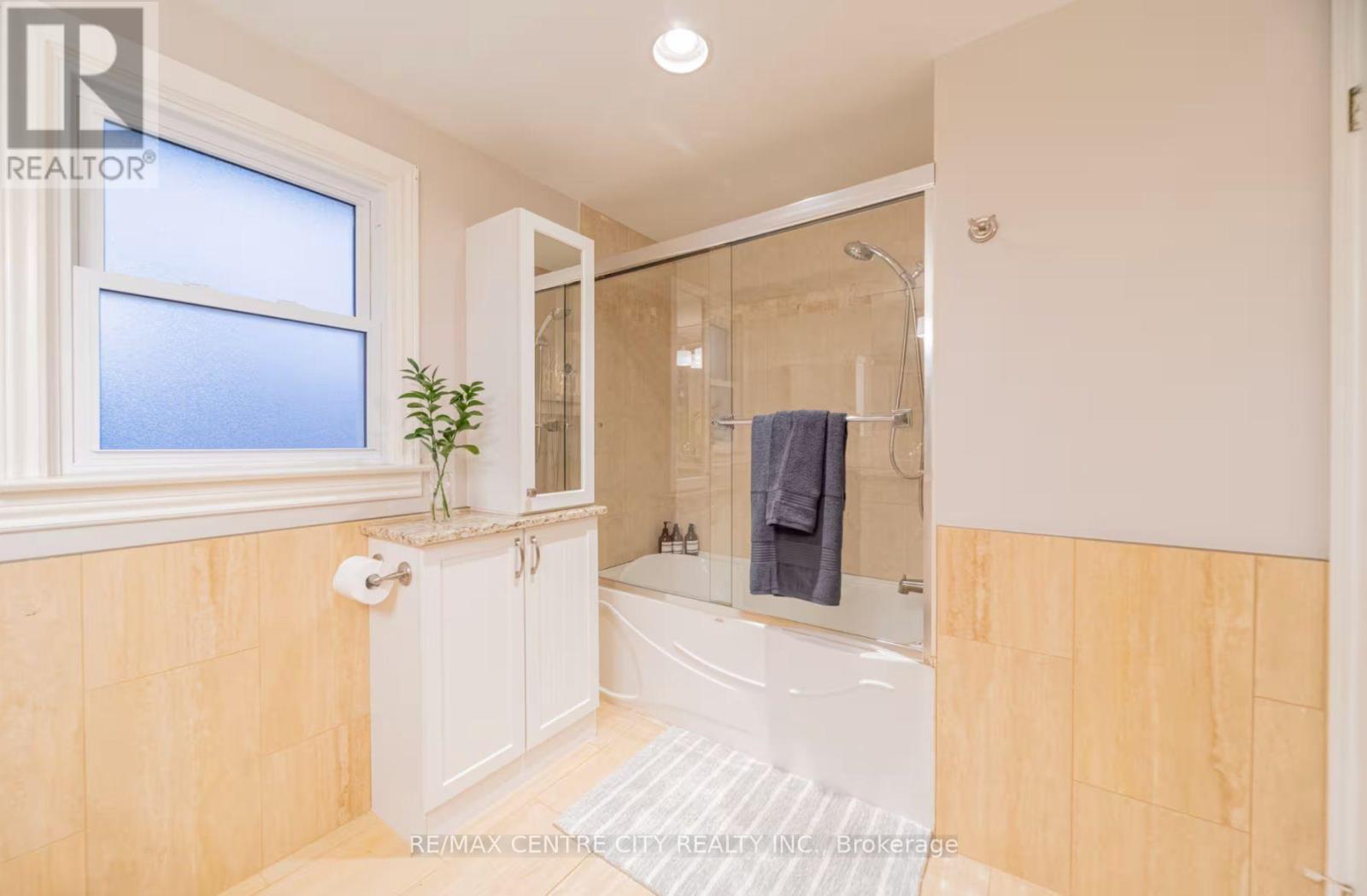 568 Nottinghill Road Property Photo 16