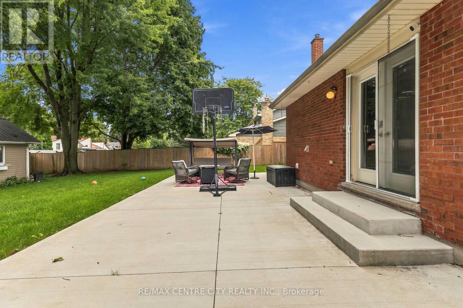568 Nottinghill Road Property Photo 21