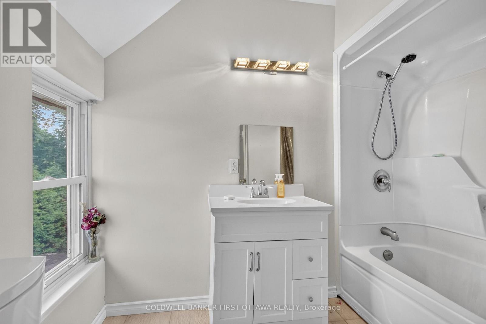 9 Maud Street Property Photo 19