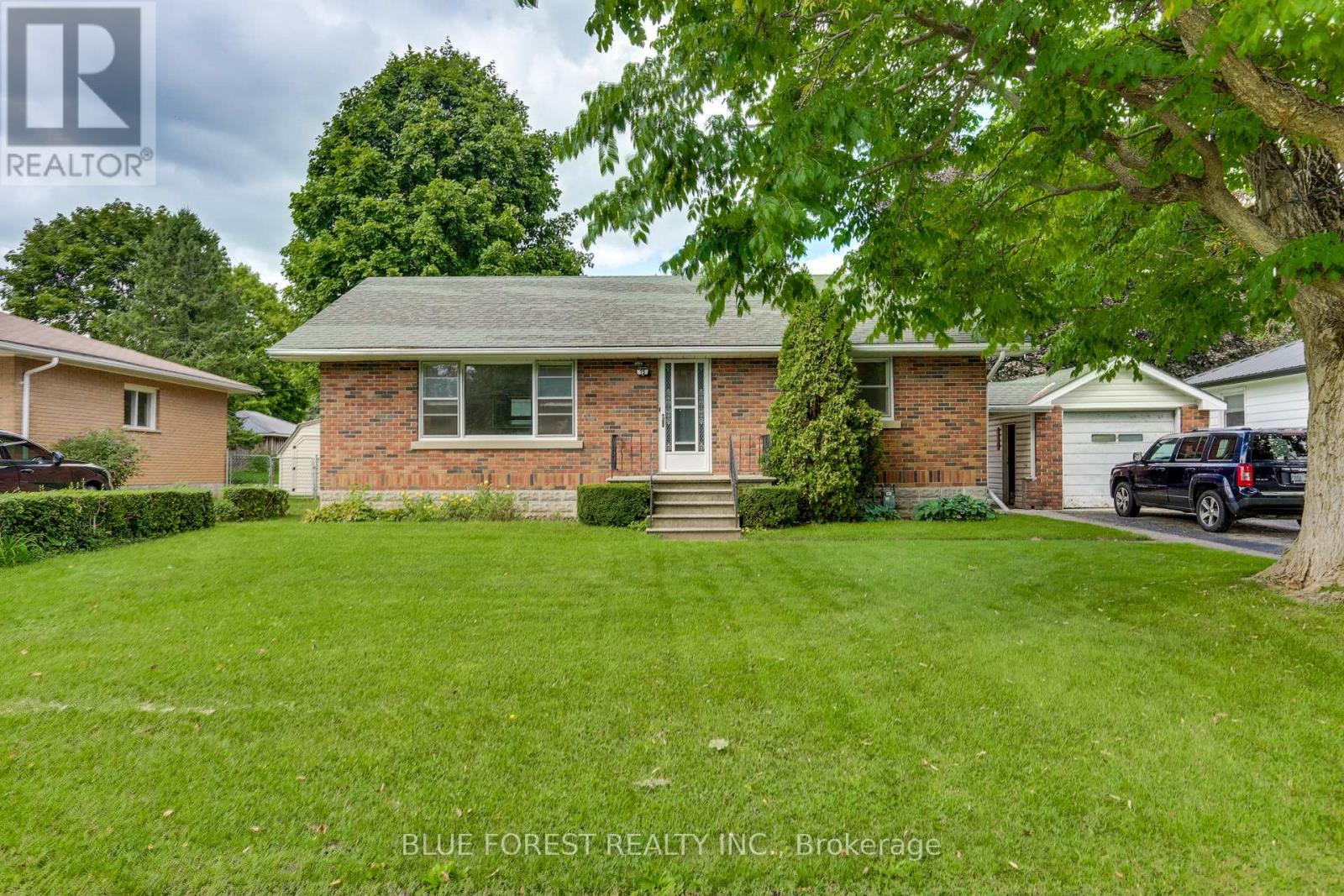 75 Pine Street E Property Photo 1