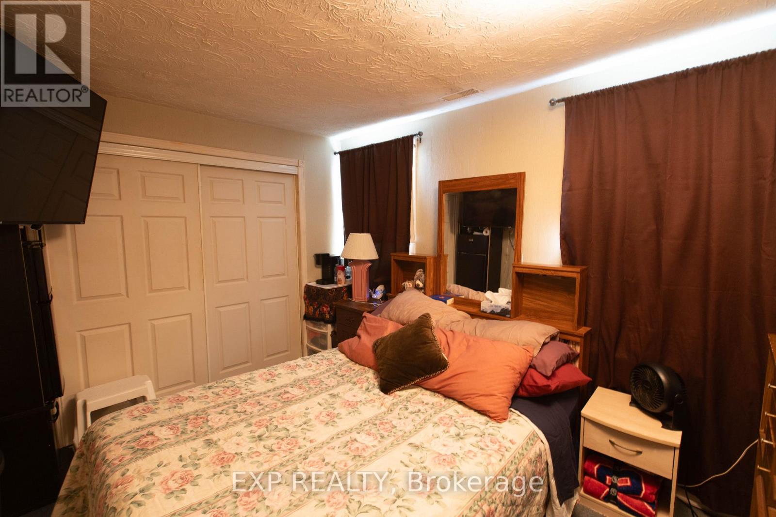 301-303 Fourth Street W Property Photo 2
