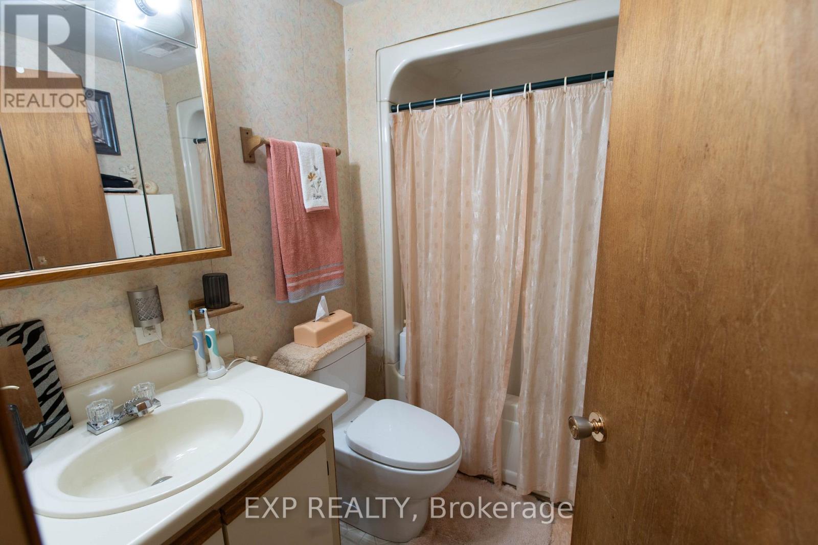 301-303 Fourth Street W Property Photo 5