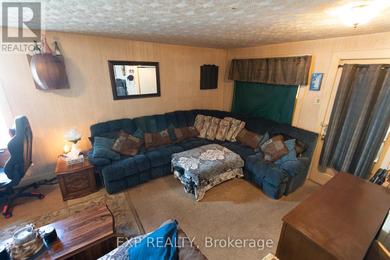 301-303 Fourth Street W Property Photo 7