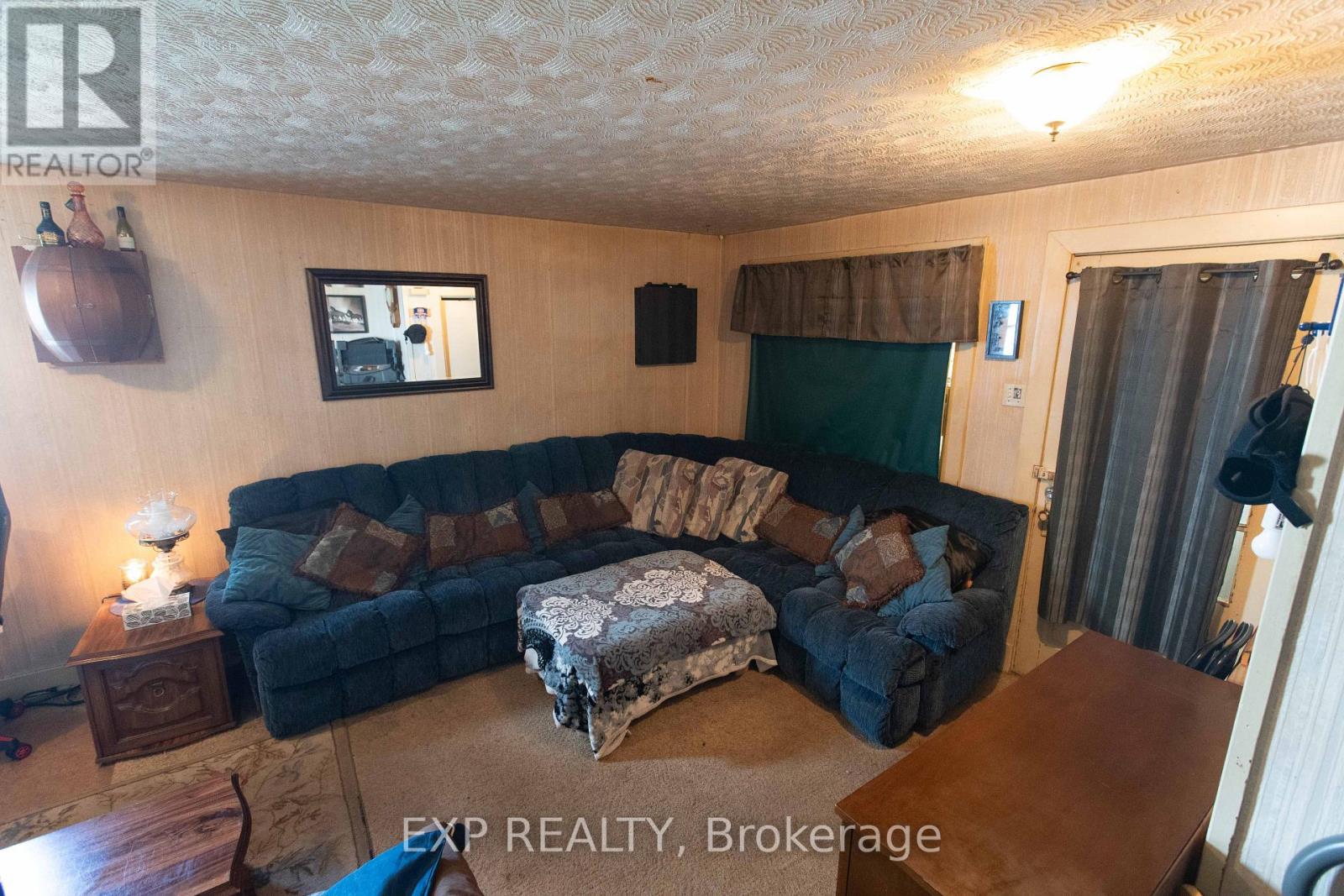 301-303 Fourth Street W Property Photo 8