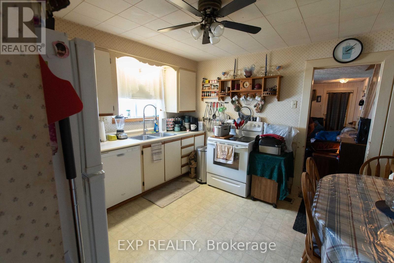 301-303 Fourth Street W Property Photo 11