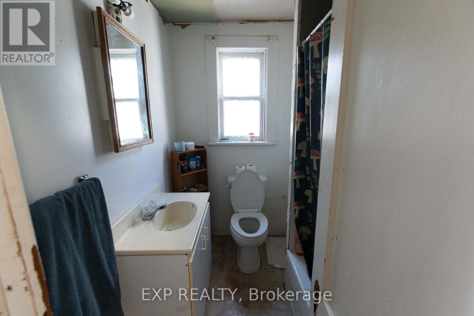 301-303 Fourth Street W Property Photo 15