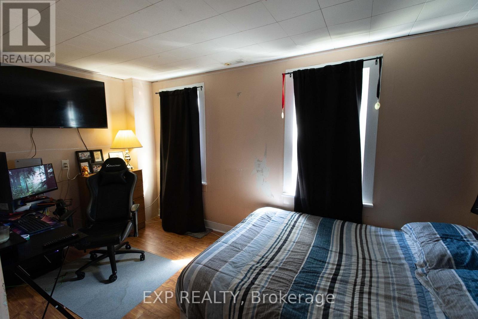 301-303 Fourth Street W Property Photo 17