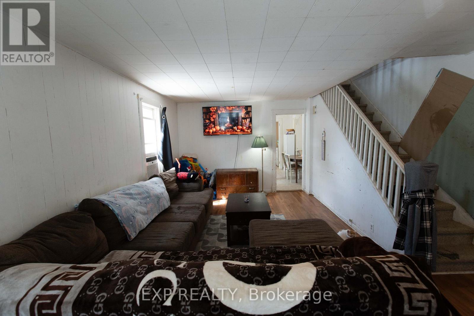 301-303 Fourth Street W Property Photo 18