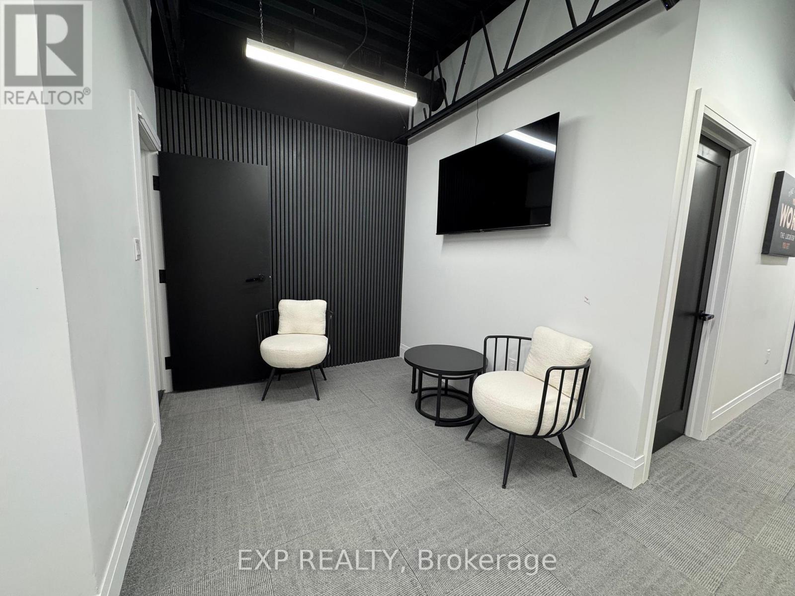 Office #1 - 156 Parkdale Avenue N Property Photo 4