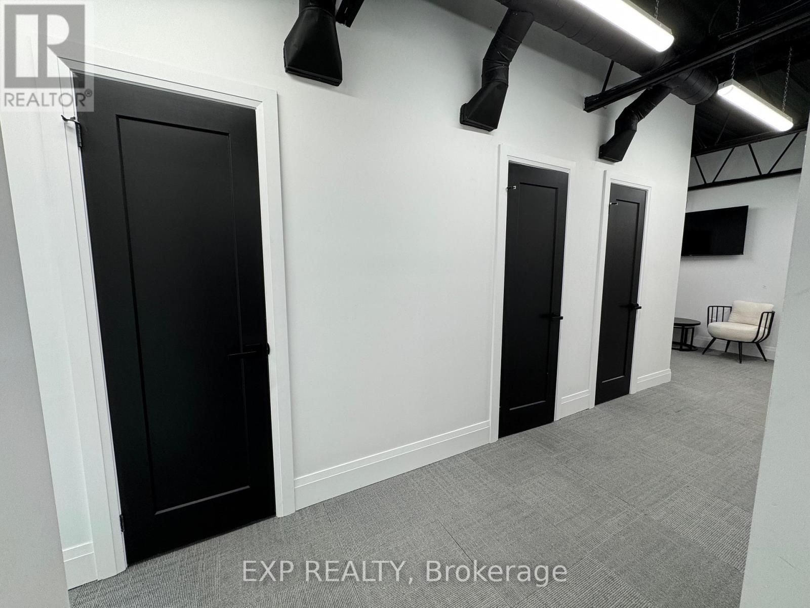 Office #1 - 156 Parkdale Avenue N Property Photo 6