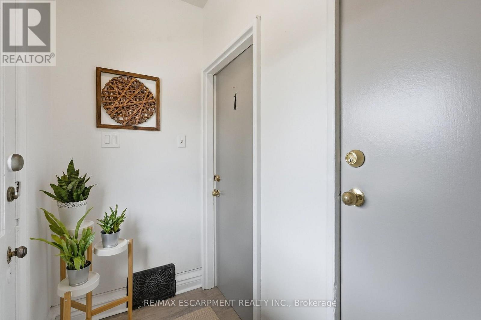 166 Emerald Street S Property Photo 5