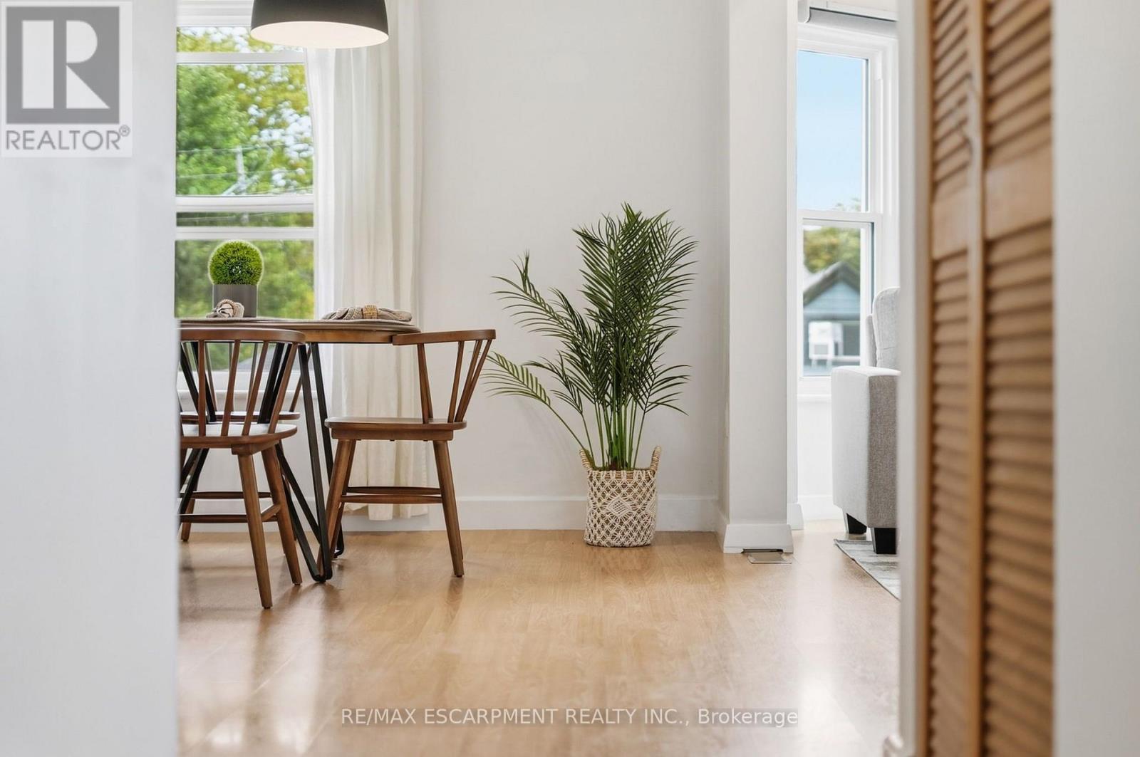166 Emerald Street S Property Photo 6