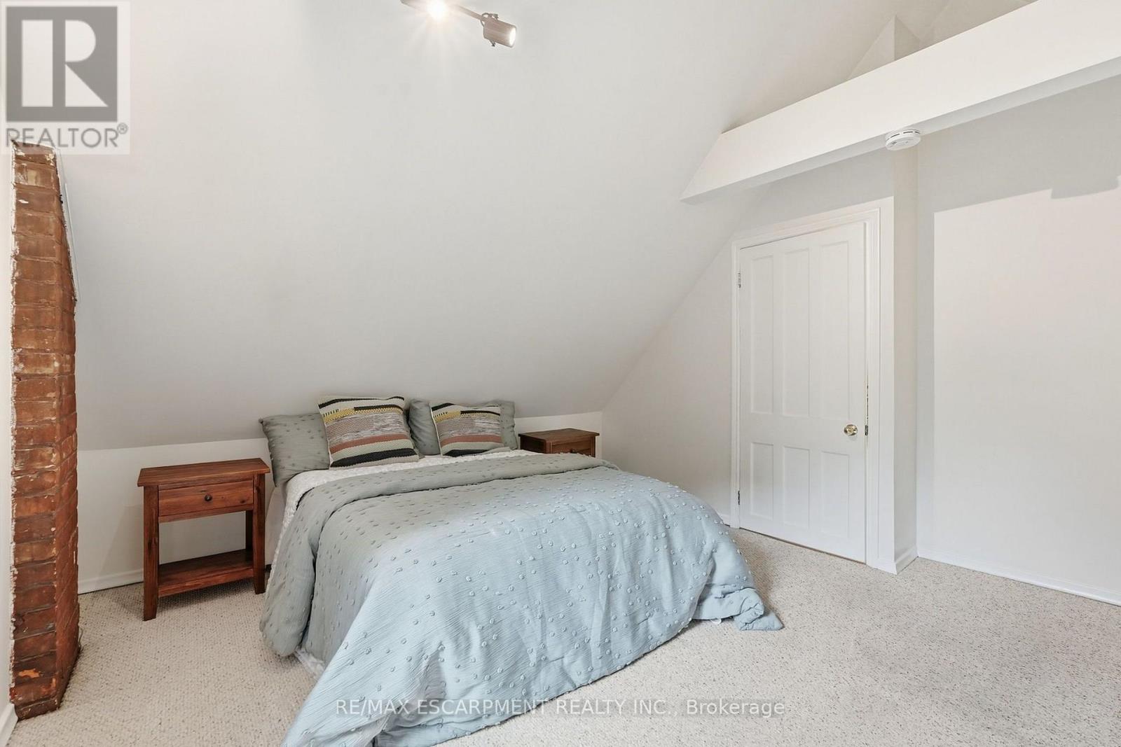 166 Emerald Street S Property Photo 22
