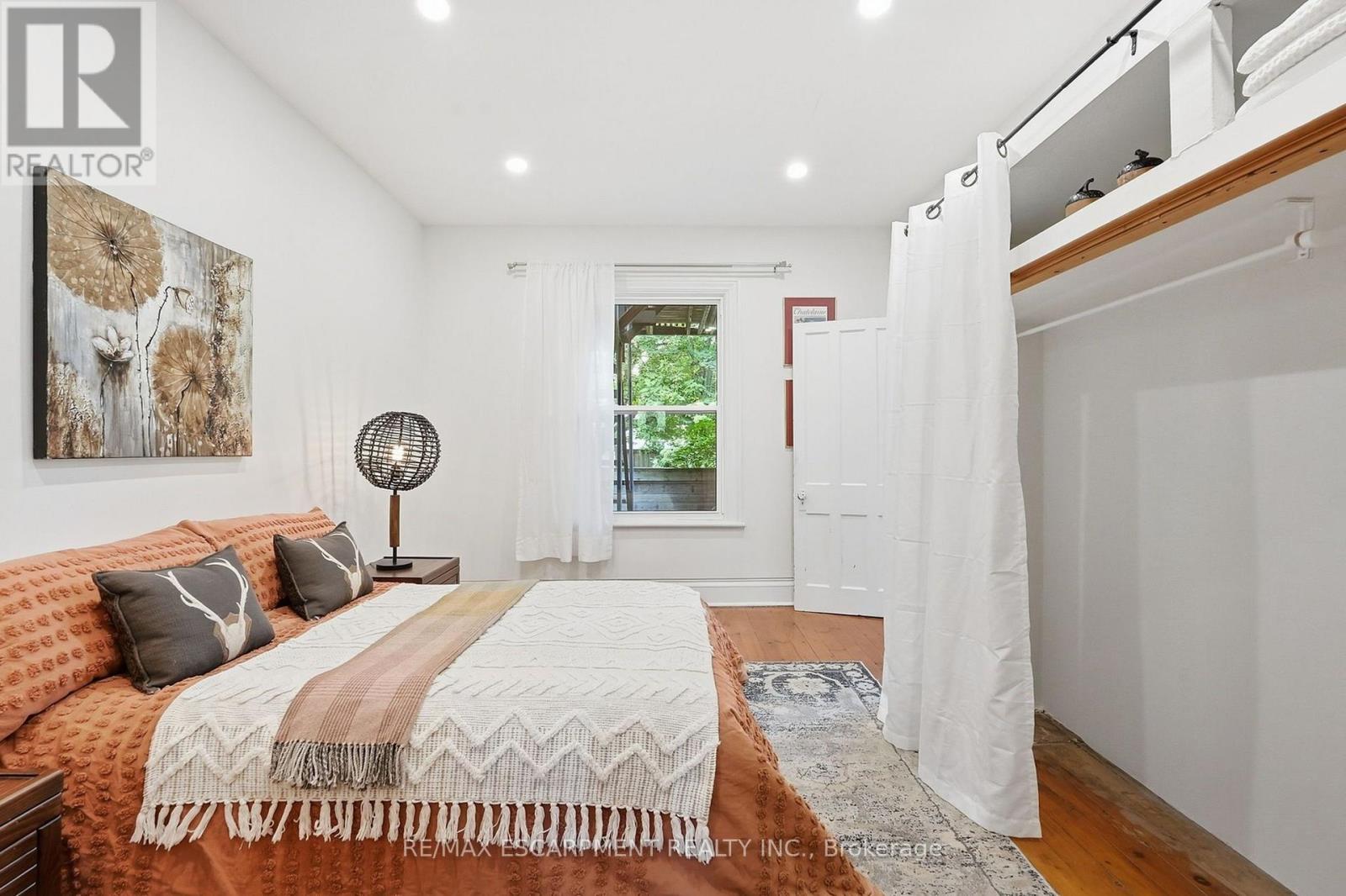 166 Emerald Street S Property Photo 30