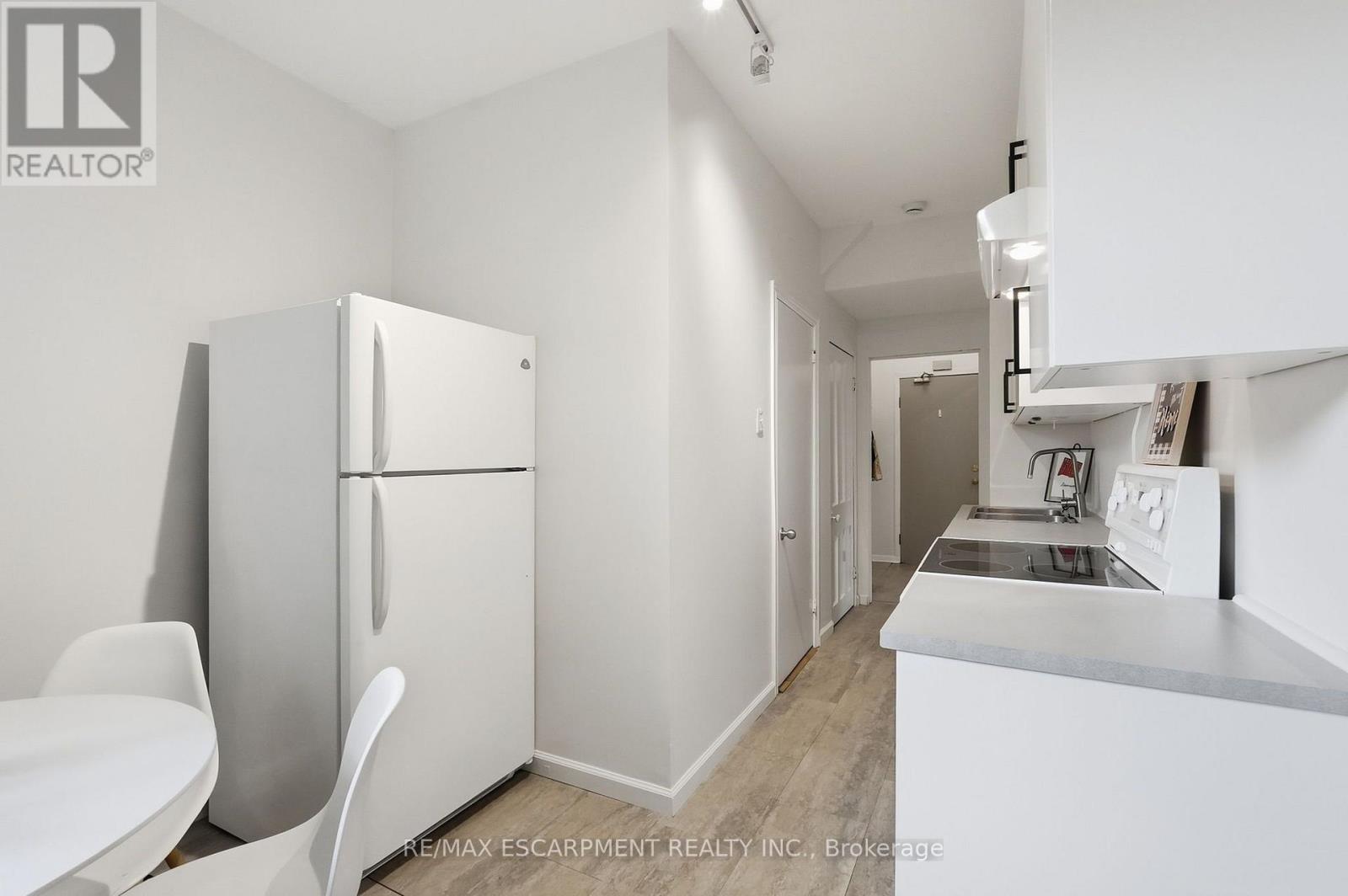 166 Emerald Street S Property Photo 33