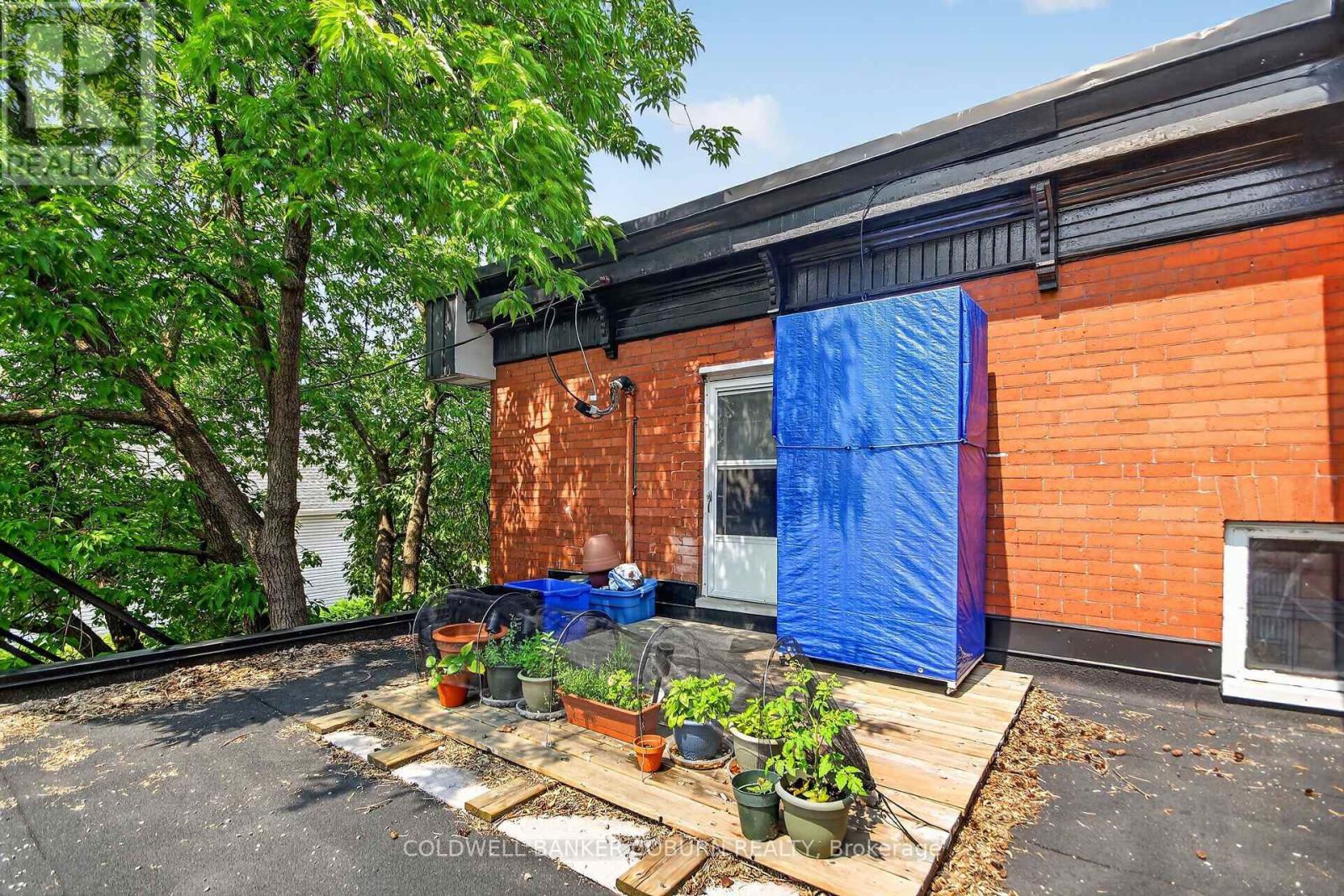 698 Cooper Street Property Photo 2