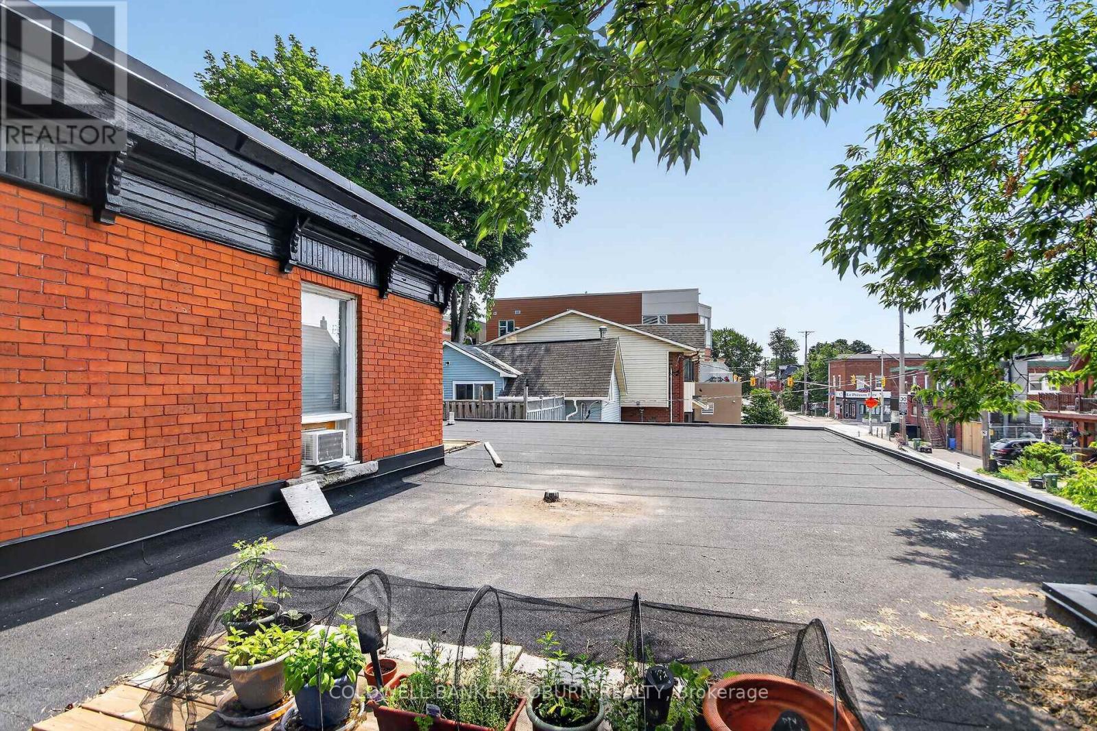 698 Cooper Street Property Photo 4