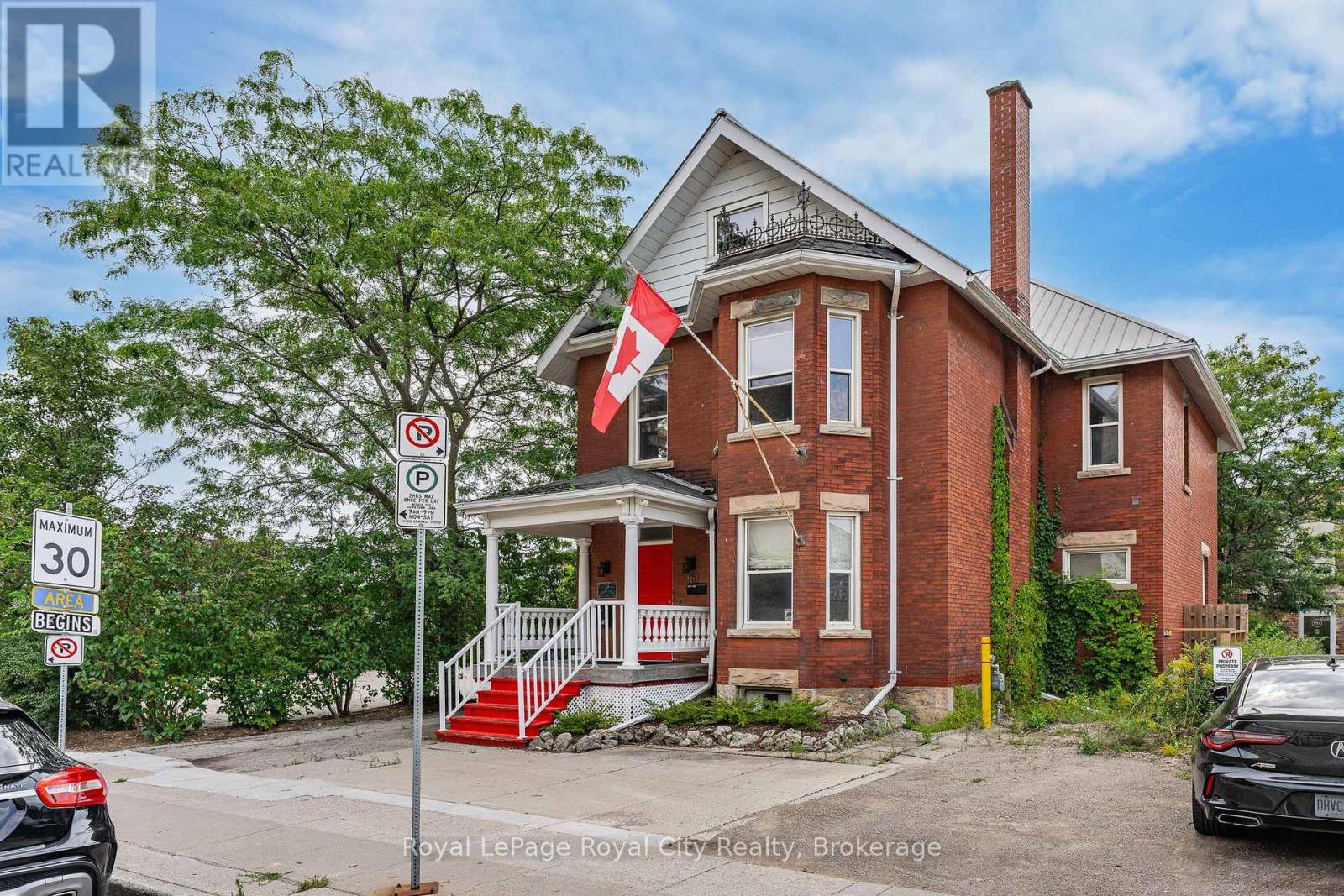 15 Cork Street E Property Photo 1