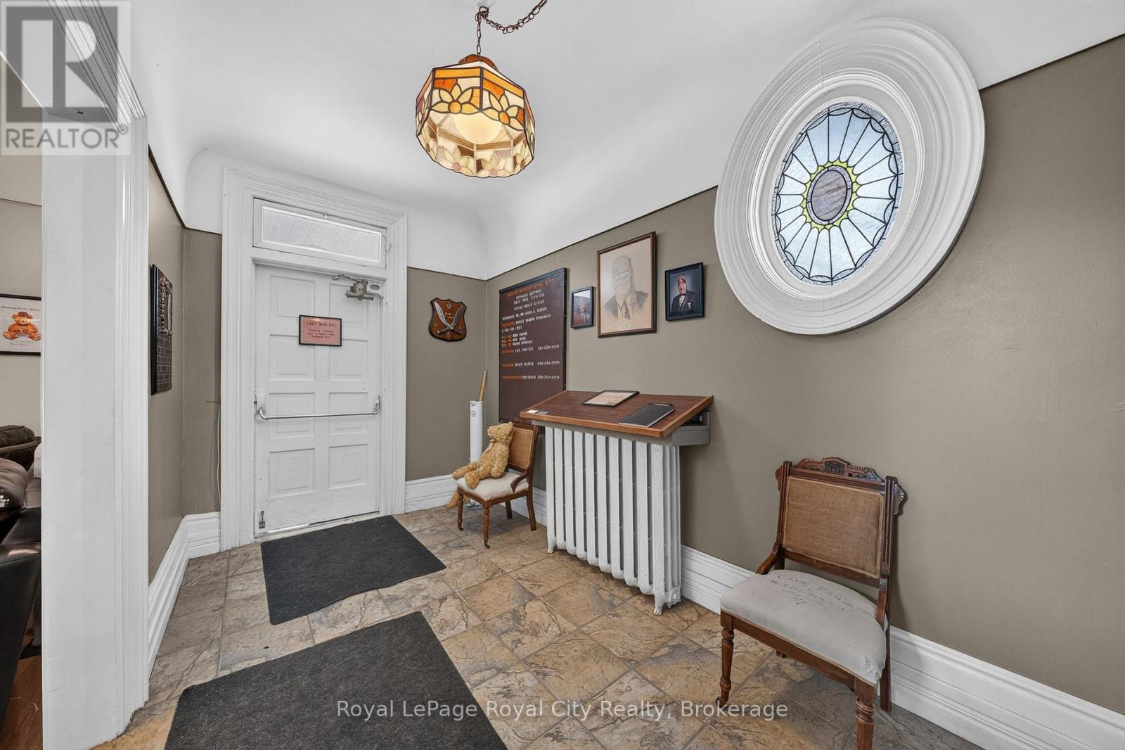 15 Cork Street E Property Photo 4