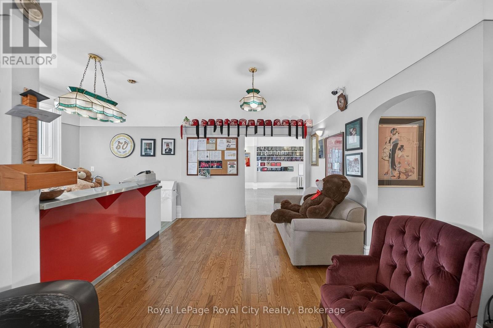 15 Cork Street E Property Photo 7