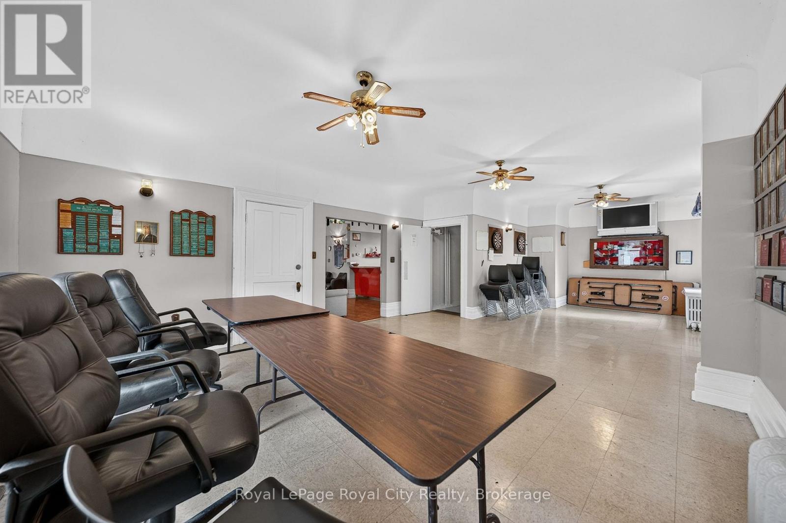15 Cork Street E Property Photo 10